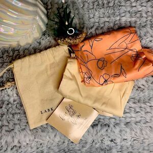 Lark & Ives 2 Piece Set